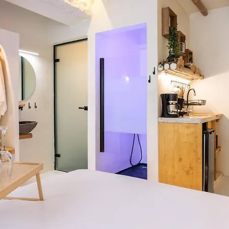 Stylish & Tiny Room-city Center * Салоники
